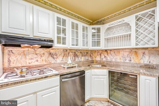 Building Photo - 5101 River Rd