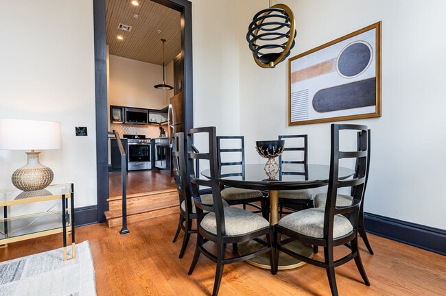 Building Photo - 1011 Canal St