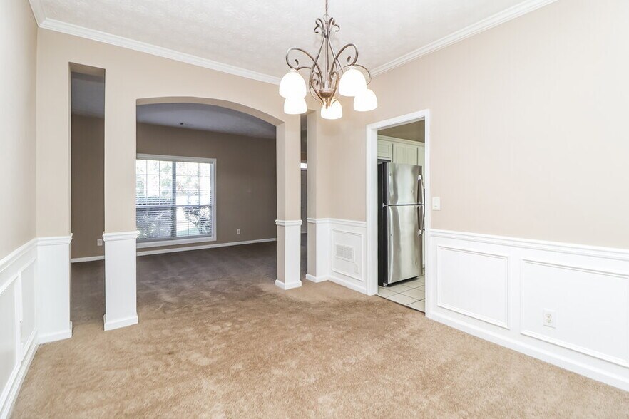 Building Photo - 2185 Woodbriar Dr