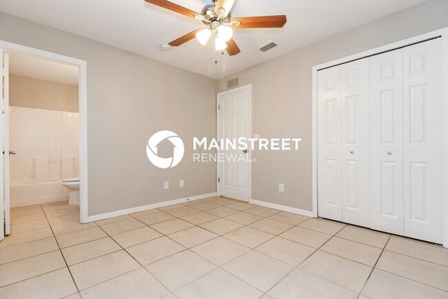 Building Photo - 3 Bedroom Pet-Friendly Home in Fort Myers, FL with Main Street Renewal