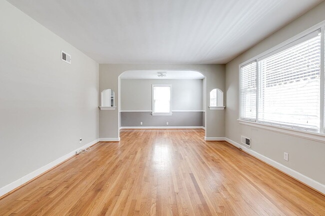 Building Photo - "Charming 3-Bed Richmond Retreat on Three Chopt Rd!"