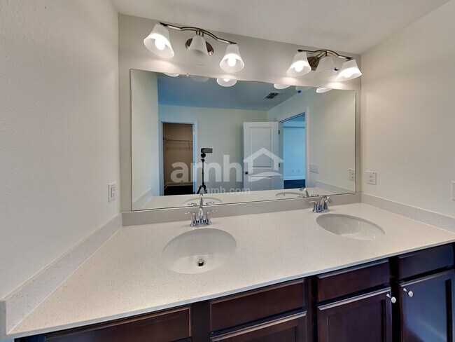 Building Photo - 3204 Bridge Haven Dr