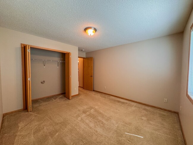 Building Photo - 1611 Gunston Dr