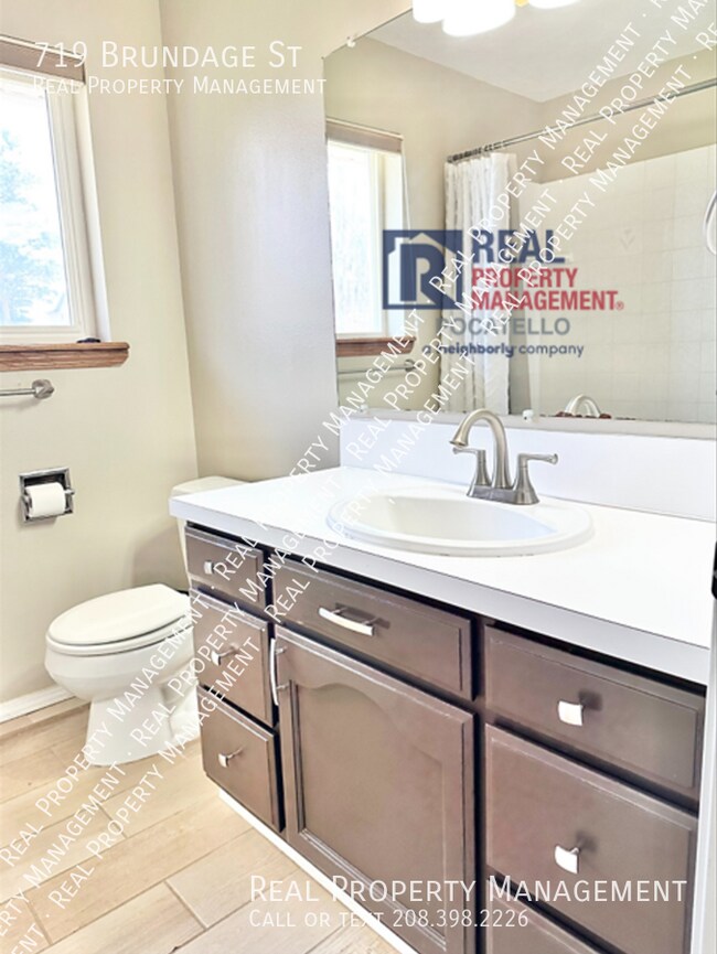 Building Photo - 719 Brundage St