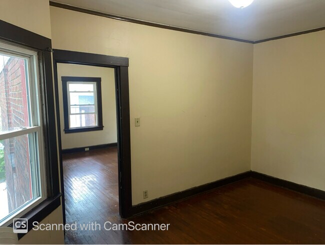 Building Photo - 280 Fairgreen Ave