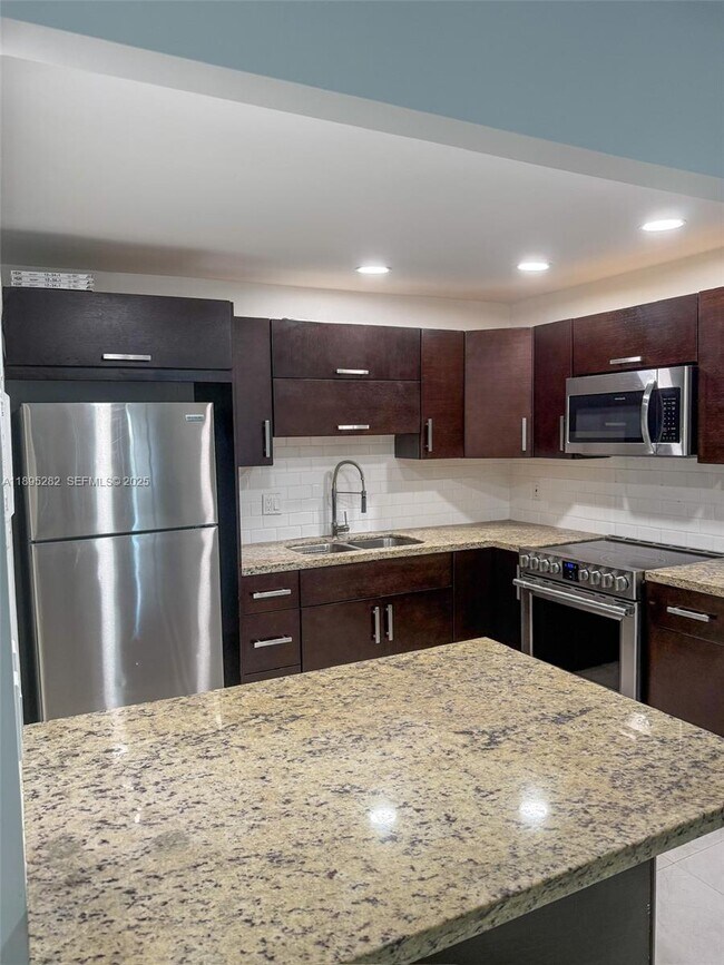 Building Photo - 7051 Environ Blvd