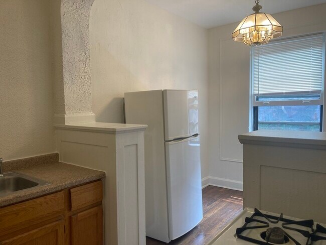 Building Photo - 1725 Van Dyke St