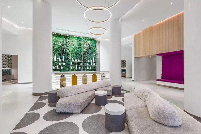 Building Photo - 320 W 71st St