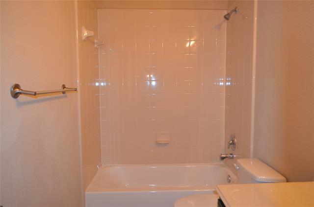 Building Photo - 9604 Sleepy Hollow Dr