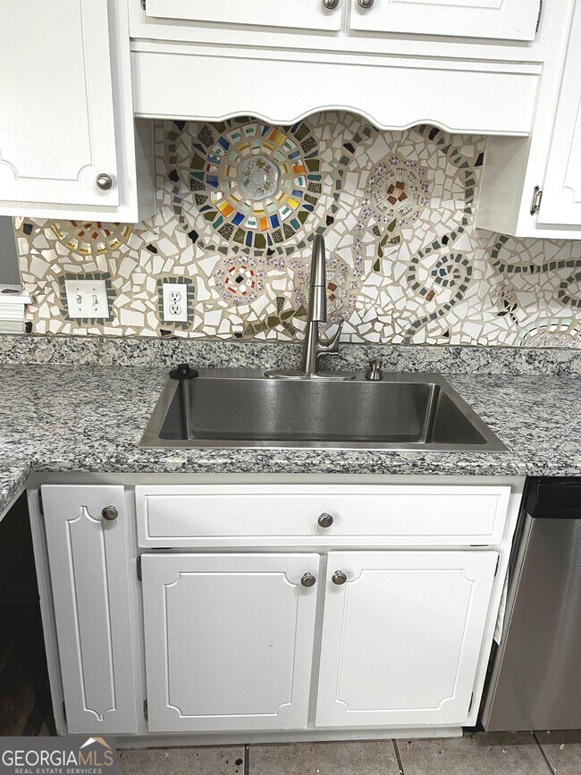 Building Photo - 141 Lakeside Dr