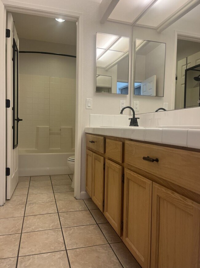 Building Photo - Charming 2 Bedroom-1.5 bath Home Available...