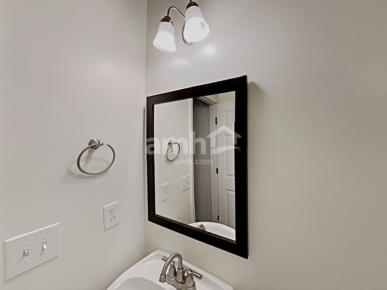 Building Photo - 503 Oriole Farm Trail