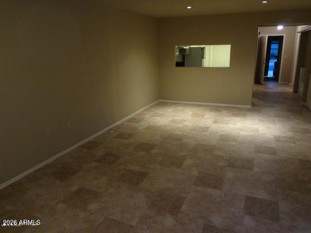 Building Photo - 1423 N Oak St