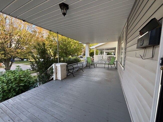 Building Photo - Charming 3-Bedroom Home in the Heart of Cl...