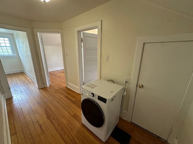 Building Photo - Top Unit (Beautiful Views) Flexible move in! Off Street Parking! All utilities included!