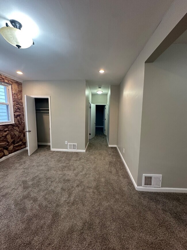 Building Photo - 6044 Mayflower Ave