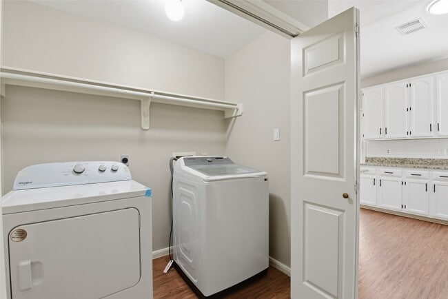 Building Photo - 3327 Shady Glen Ln