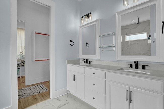 Building Photo - 1059 Meridian Dr