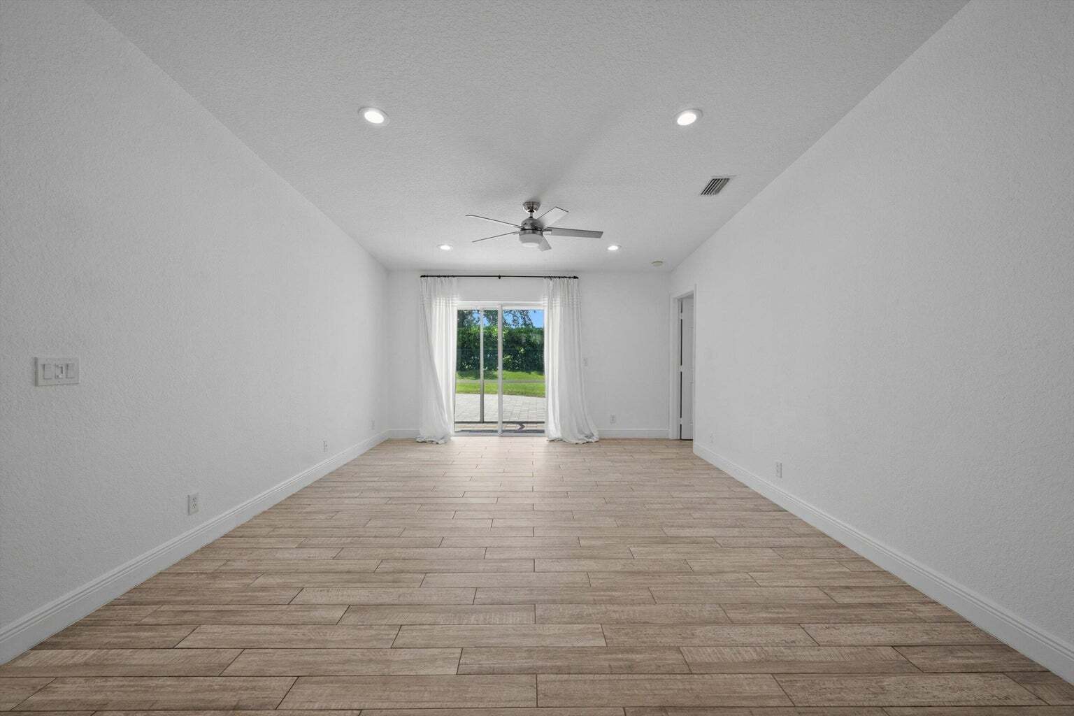 Building Photo - 3800 Miramontes Cir