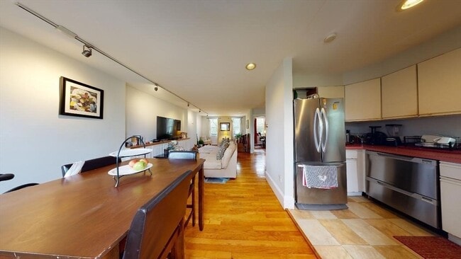 Building Photo - 408 Sumner St