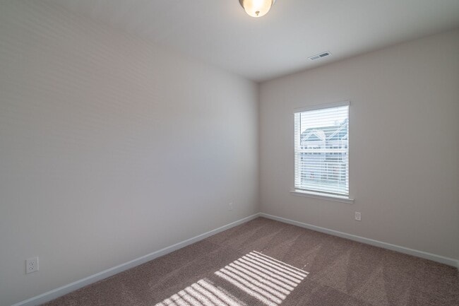 Building Photo - Beautiful Brand New 3 Bedroom 2.5 Bath Townhome in Hickory Glen!