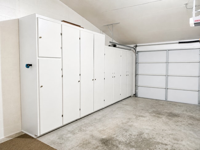 Building Photo - 4925 Summit Cir