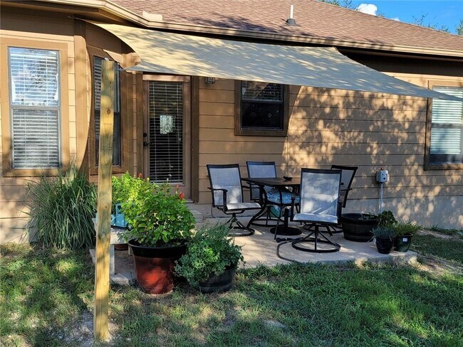 Building Photo - 10052 Janet Loop