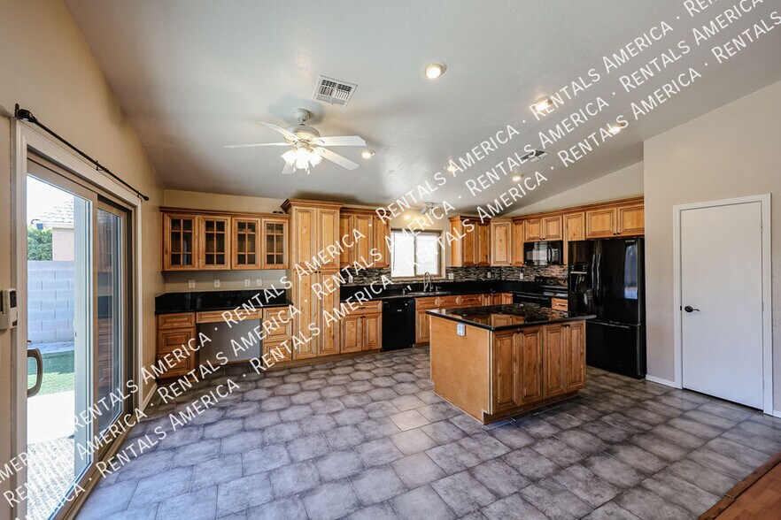 Building Photo - 9714 W Heber Rd