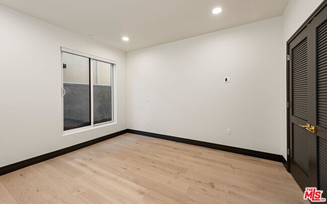 Building Photo - 118 Orlando Ave