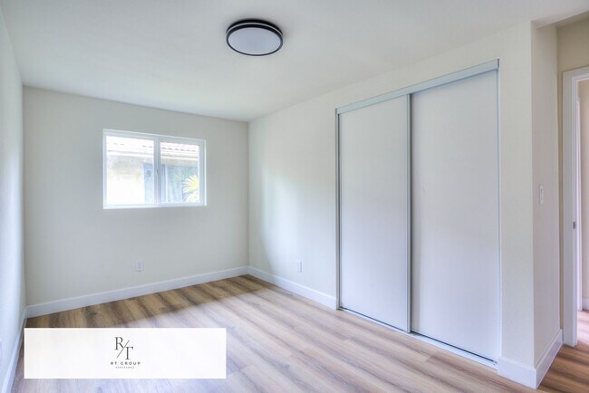 Building Photo - Fully Upgraded Spacious 2-Bedroom Unit in Prime Arcadia Location