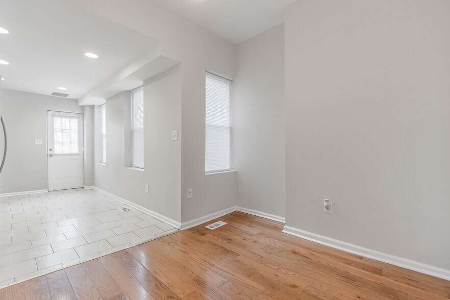 Building Photo - 1235 N Bond St