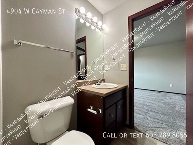 Building Photo - 4904 W Cayman St