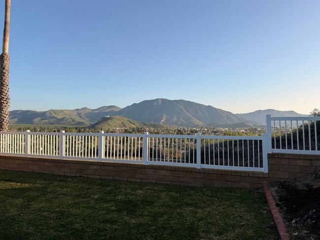 Building Photo - Amazing views in a great one story Mission Oaks home - Camarillo