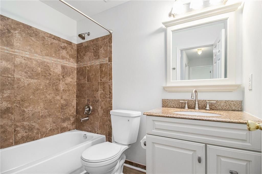 Building Photo - 430 Fairlawn Dr