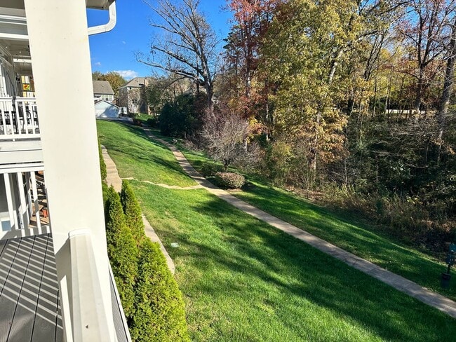 Building Photo - Gorgeous 3 Bedroom Townhome in Eagle Park!
