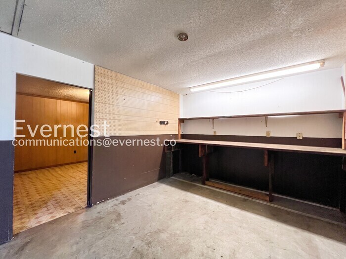 Building Photo - 6375 Greenbriar Dr