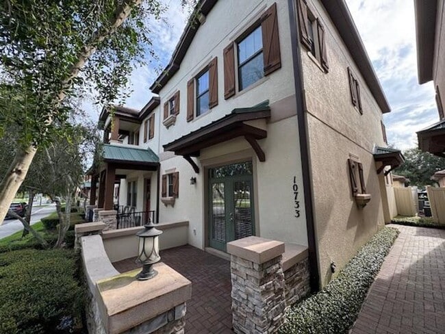 Building Photo - Newly renovated 4 Bedroom 3 1/2 Bathroom T...