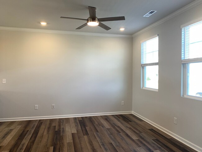 Building Photo - New Townhome In Amazing Apex Location, 3 B...