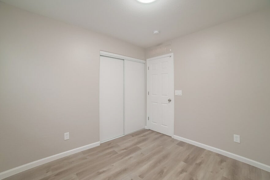 Building Photo - 7409 S 37th Glen