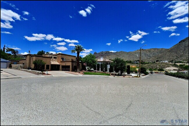 Building Photo - 529 Castlerock Ln