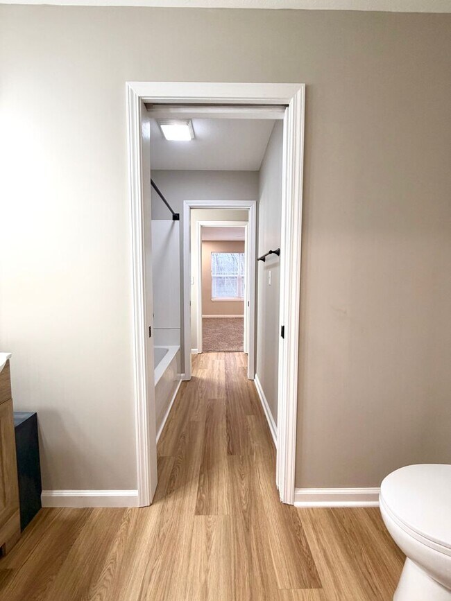 Building Photo - 511 Glenstone Springs Dr