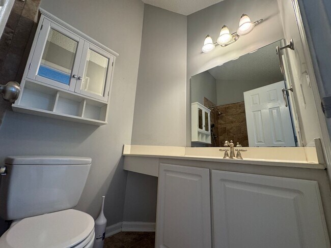 Building Photo - Merestone -Single Story Townhome,  Near by Shopping &  Halyburton Park, Lawn & Trash Included