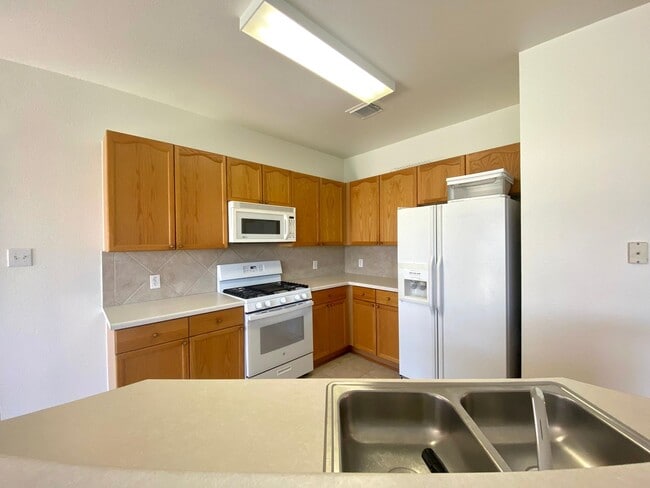 Building Photo - Lovely home in desirable Scofield Farms!