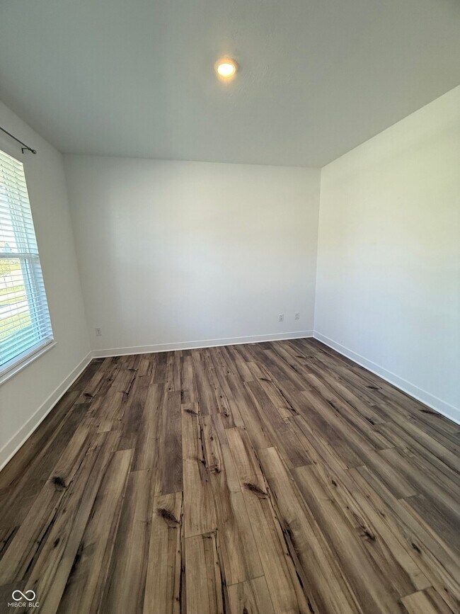 Building Photo - 1046 Elmwood Ln