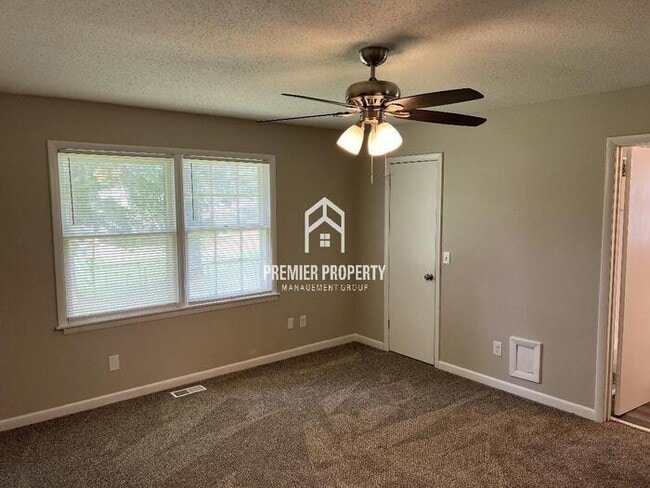 Building Photo - 6119 Rickwood Dr NW