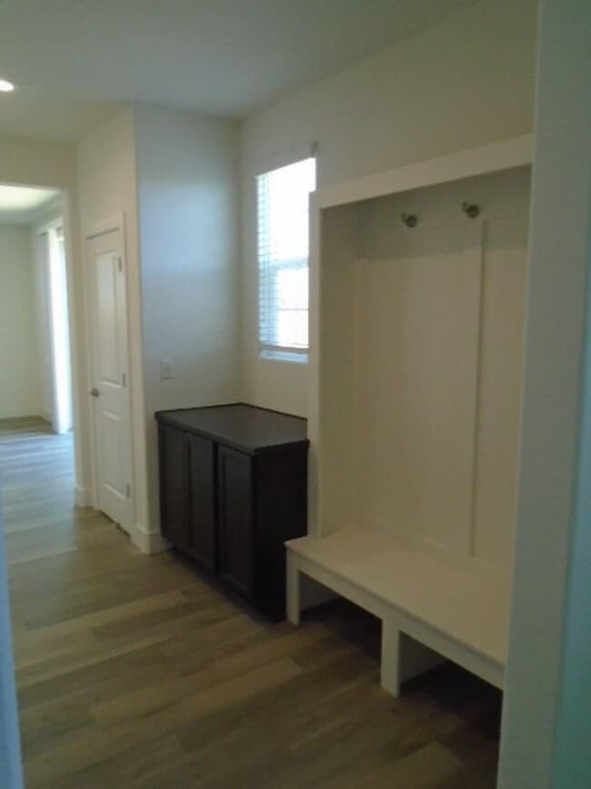 Building Photo - NEWER HOME IN LINCOLN OFF TWELVE BRIDGES!!