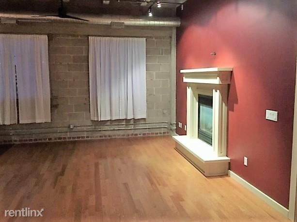 Building Photo - 1008 Dodge St