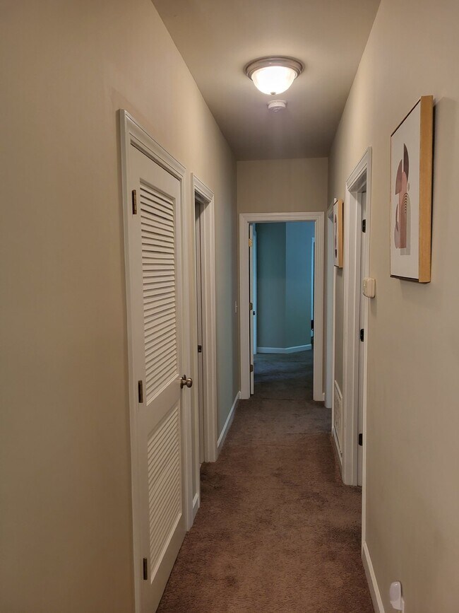 Building Photo - 407 S Elgin Ct