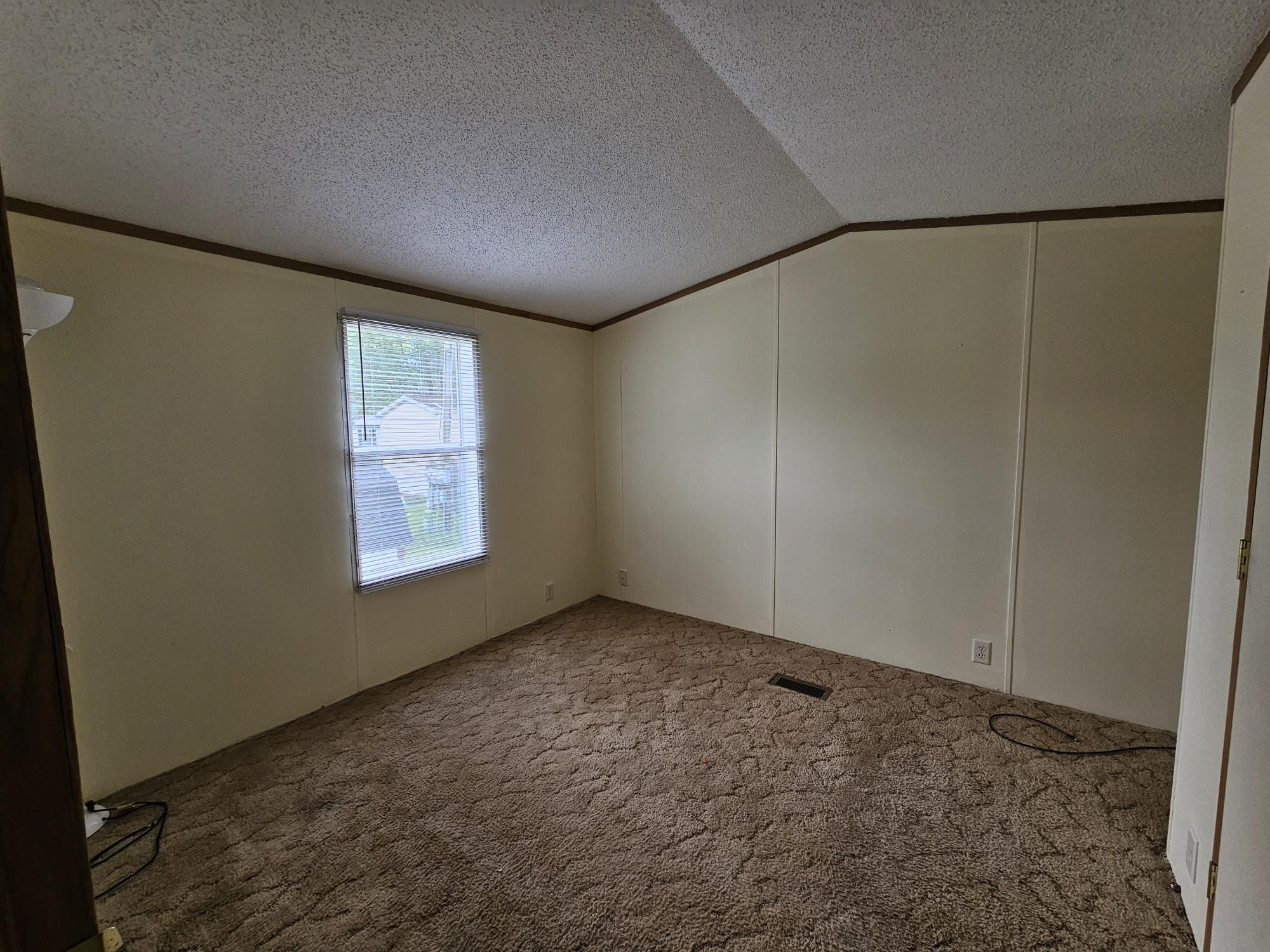 Building Photo - 3 Maple Ln
