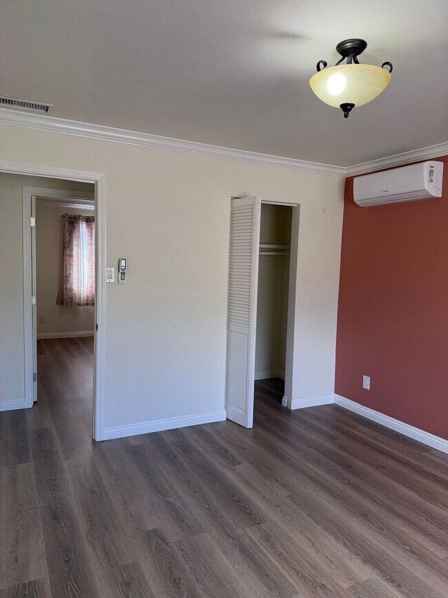 Building Photo - Beautifully Updated 3 Bed, 2 Bath Home in West Vista